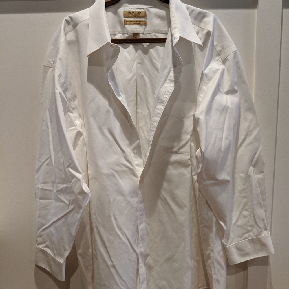 Men's Roundtree and Yorke No Iron Dress shirt